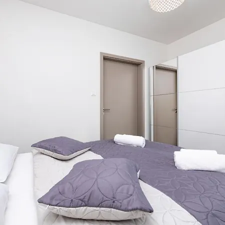 Apartment Piec Morz By Renters *